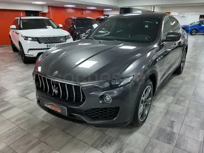 Usado Maserati Levante 275 CV (202 kW) 2017 Gris / plata SUV