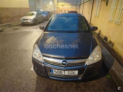 Usado Opel Astra Cosmo 140 CV (102 kW) 2010 Azul Berlina