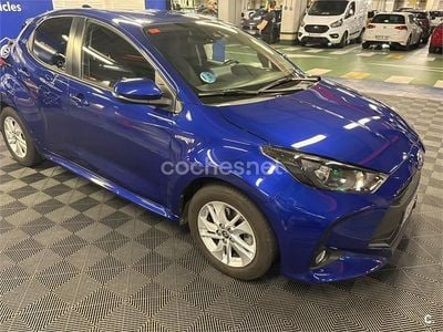 Usado Toyota Yaris Hybrid Active 116 CV (85 kW) 2021 Azul Berlina
