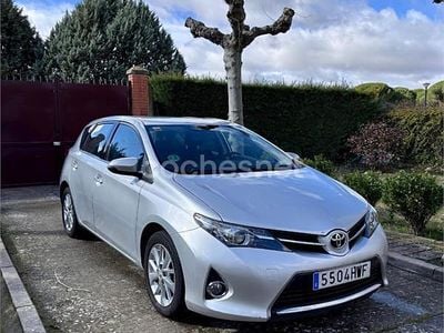 Usado Toyota Auris Active 132 CV (97 kW) 2014 Gris / plata Berlina
