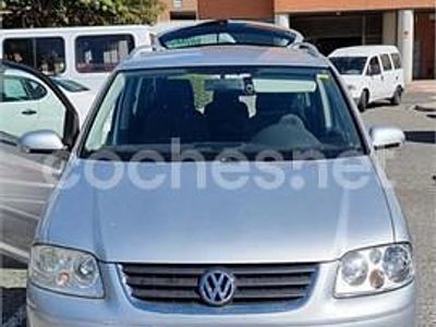 Usado VW Touran Highline 136 CV (100 kW) 2005 Gris / plata Monovolumen