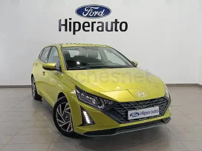 Usado Hyundai i20 84 CV (61 kW) 2024 Verde Utilitario