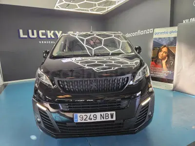 Begagnad Peugeot Traveller Allure 180 HK (132 kW) 2018 Svart Minibuss