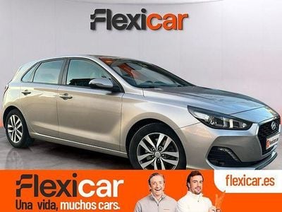 Usado Hyundai i30 120 CV (88 kW) 2019 Gris Berlina