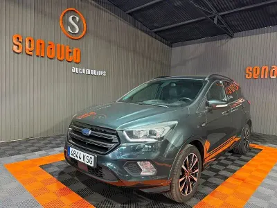 Usado Ford Kuga ST-Line 150 CV (110 kW) 2018 Gris / plata SUV