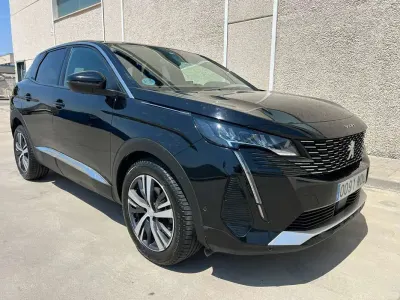 Usado Peugeot 3008 Allure 131 CV (96 kW) 2023 Negro SUV