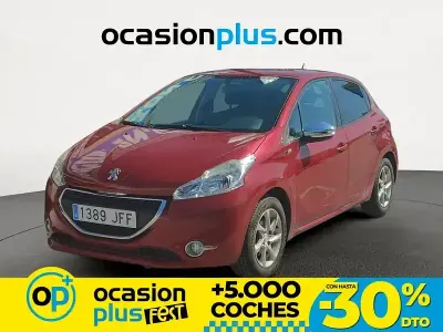 Usado Peugeot 208 Style 82 CV (60 kW) 2015 Rojo Utilitario