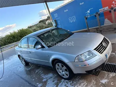 Usado VW Passat Highline 90 CV (66 kW) 2001 Gris / plata Berlina