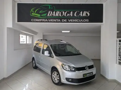 Usado VW Caddy Trendline 102 CV (75 kW) 2015 Gris / plata Monovolumen