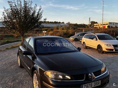 Usado Renault Laguna II Dynamique 120 CV (88 kW) 2005 Negro Berlina