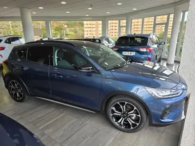 Usado Ford Focus Active X 155 CV (114 kW) 2023 Ázul chrome (metalizado) Berlina
