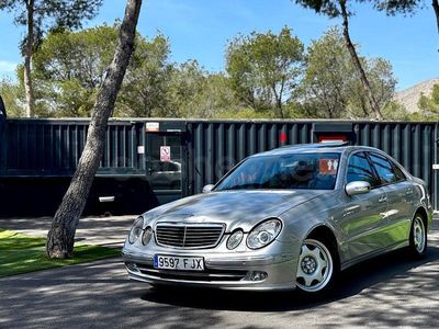 Usado Mercedes E320 Avantgarde 204 CV (150 kW) 2004 Gris / plata Berlina