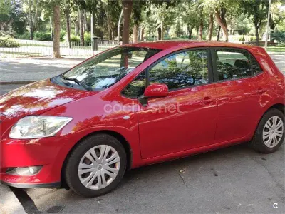 Usado Toyota Auris 90 CV (66 kW) 2008 Rojo Utilitario