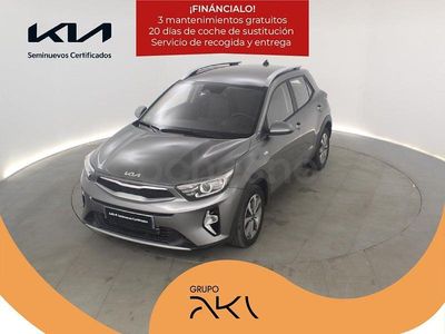 Usado Kia Stonic 100 CV (73 kW) 2025 Gris / plata SUV