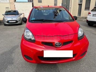 Usado Toyota Aygo 68 CV (50 kW) 2009 Rojo Utilitario