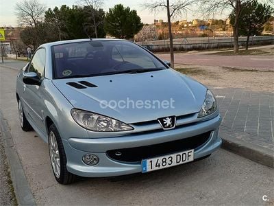 Usado Peugeot 206 CC 138 CV (101 kW) 2006 Azul Descapotable