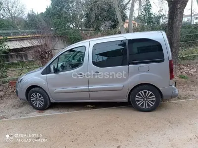 Usado Peugeot Partner Tepee Active 100 CV (73 kW) 2016 Gris / plata Monovolumen