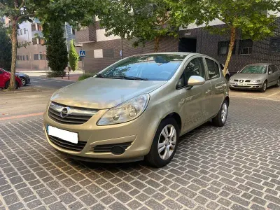 Usado Opel Corsa Cosmo 90 CV (66 kW) 2009 Beige Utilitario