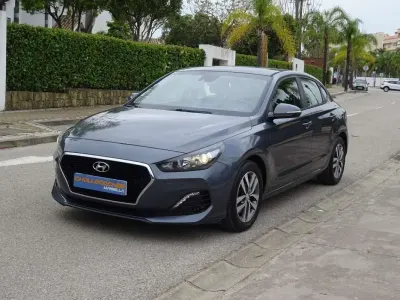Usado Hyundai i30 120 CV (88 kW) 2018 Gris Utilitario