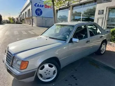 Usado Mercedes E300 147 CV (108 kW) 1992 Beige Familiar