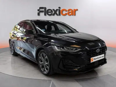 Usado Ford Focus ST-Line 125 CV (91 kW) 2023 Negro Berlina