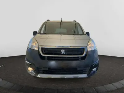 Usado Peugeot TePee Outdoor 99 CV (72 kW) 2017 Gris Van