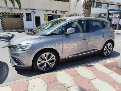 Usado Renault Scénic IV Zen 110 CV (80 kW) 2018 Gris / plata Monovolumen