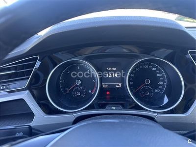Usado VW Touran Advance 115 CV (84 kW) 2019 Negro Monovolumen