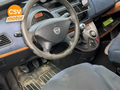 Usado Lancia Phedra 136 CV (100 kW) 2010 Azul Monovolumen