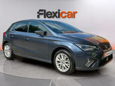Usado Seat Ibiza XCELLENCE 116 CV (85 kW) 2025 Gris Utilitario