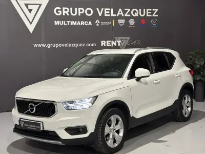 Begagnad Volvo XC40 Momentum 129 HK (94 kW) 2021 Vit SUV