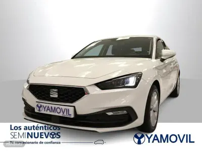 Usado Seat Leon Style 110 CV (80 kW) 2021 Blanco Berlina