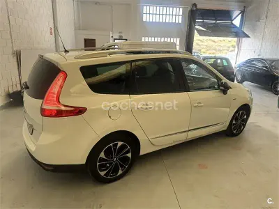 Usado Renault Grand Scénic IV Bose Edition 130 CV (95 kW) 2016 Blanco Monovolumen