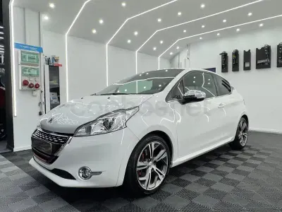 Usado Peugeot 208 GTi 200 CV (147 kW) 2013 Blanco Utilitario