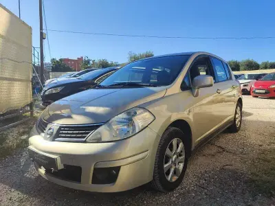 Usado Nissan Tiida Tekna 105 CV (77 kW) 2008 Beige Berlina