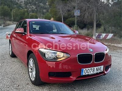 Usado BMW 114 102 CV (75 kW) 2015 Rojo Utilitario