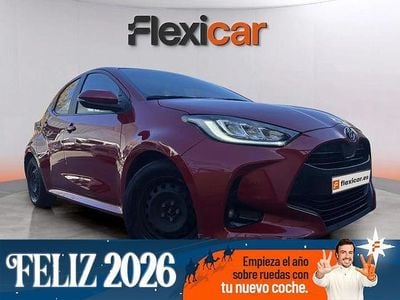 Granate Usado 2023 Toyota Yaris Hybrid Active Berlina | 18.990 € (Precio justo)