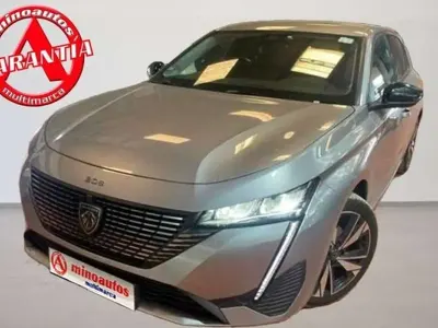 Usado Peugeot 308 Allure 131 CV (96 kW) 2023 Gris Utilitario