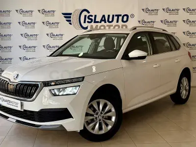 Usado Skoda Kamiq 110 CV (80 kW) 2022 Blanco SUV
