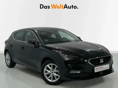 Usado Seat Leon Style 116 CV (85 kW) 2025 Negro Berlina