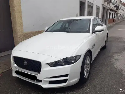 Usado Jaguar XE Prestige 180 CV (132 kW) 2016 Blanco Berlina