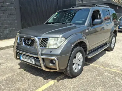 Usado Nissan Pathfinder XE 171 CV (125 kW) 2006 Gris / plata SUV