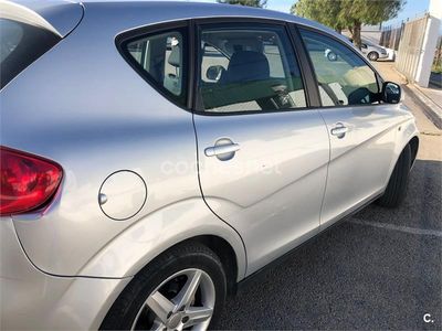 Usado Seat Altea 105 CV (77 kW) 2005 Gris / plata Monovolumen