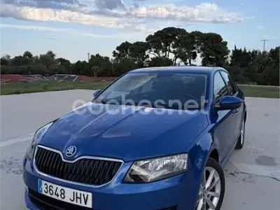 Usado Skoda Octavia Ambition 105 CV (77 kW) 2015 Azul Familiar