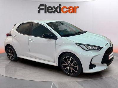 Usado Toyota Yaris Hybrid Active 117 CV (86 kW) 2021 Blanco Utilitario