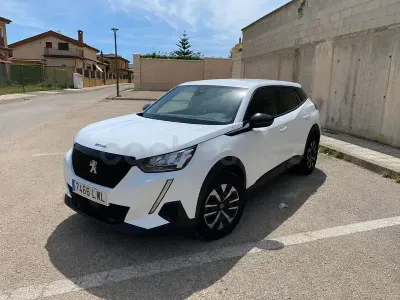 Usado Peugeot 2008 Active 110 CV (80 kW) 2022 Blanco SUV