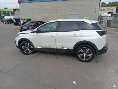 Usado Peugeot 3008 Allure 130 CV (95 kW) 2019 Blanco SUV