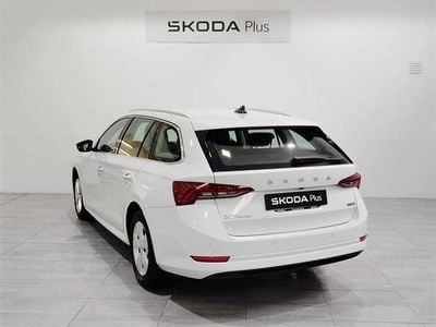 Usado Skoda Octavia Ambition 110 CV (80 kW) 2021 Blanco Familiar