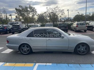Usado Mercedes E320 Avantgarde 197 CV (144 kW) 2000 Gris / plata Berlina