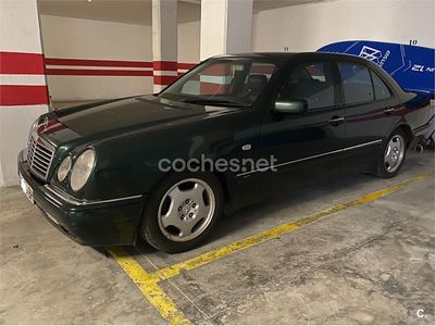 Usado Mercedes E300 Avantgarde 177 CV (130 kW) 1998 Verde Berlina